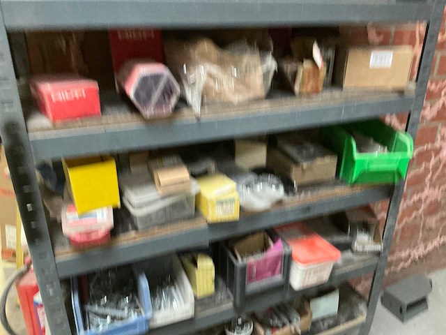 Opbergrek met inhoud - afbeelding 3 van  12