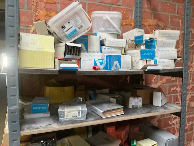 Opbergrek met inhoud - afbeelding 11 van  12