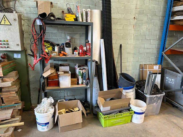 Opbergrek met materiaal - afbeelding 1 van  6