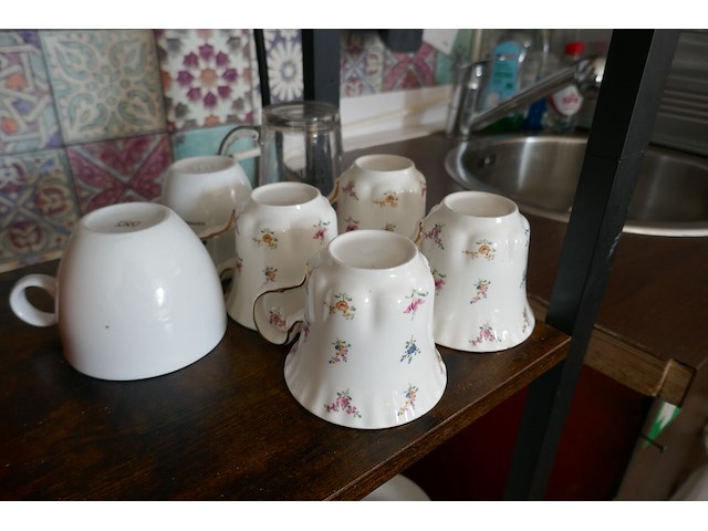 Opbergrekje met koffiekopjes en glazen - afbeelding 3 van  6