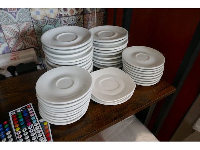 Opbergrekje met koffiekopjes en glazen - afbeelding 4 van  6