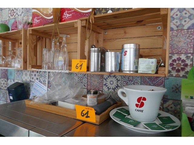 Opbergrekje met koffiekopjes en glazen - afbeelding 6 van  6