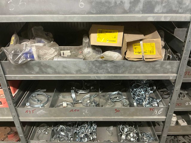 Opbergrekken met inhoud - afbeelding 2 van  16