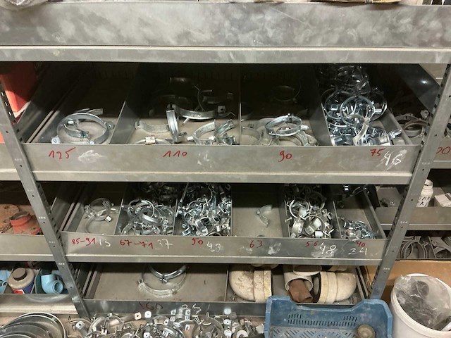 Opbergrekken met inhoud - afbeelding 3 van  16