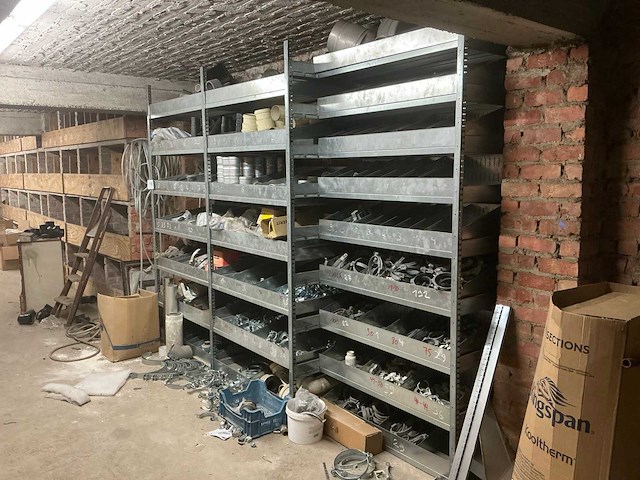 Opbergrekken met inhoud - afbeelding 1 van  16