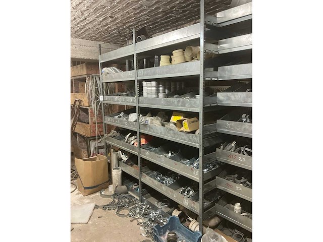 Opbergrekken met inhoud - afbeelding 10 van  16