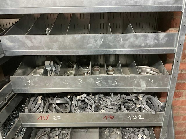 Opbergrekken met inhoud - afbeelding 12 van  16