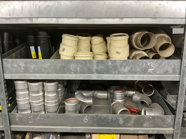 Opbergrekken met inhoud - afbeelding 15 van  16