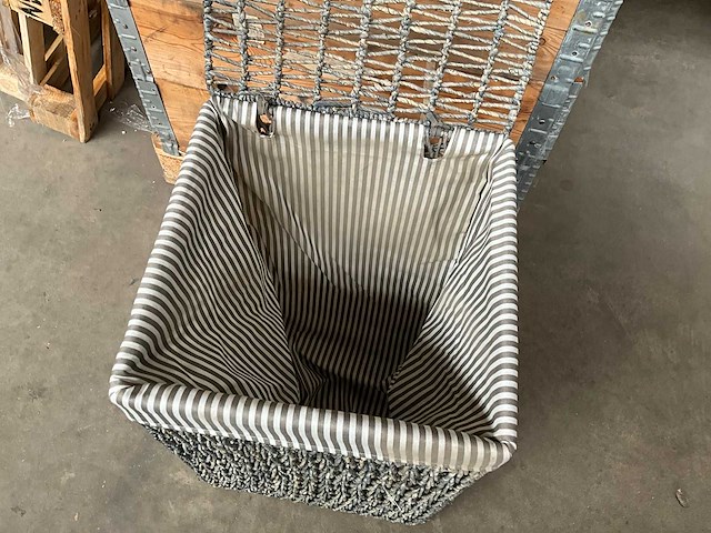 Opberg/wasmand +/- 40 x 40 x 60cm - afbeelding 3 van  3