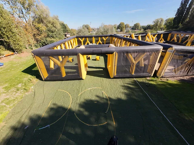Opblaasbaar arena avonturenparcours 30x18m - afbeelding 1 van  9