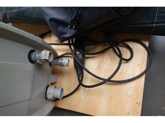 Opblaasbare jacuzzi bestway - afbeelding 10 van  10