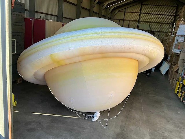 Opblaasbare planeet - saturnus - afbeelding 1 van  5