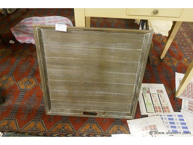 Opdienplateau in hout - afbeelding 1 van  1