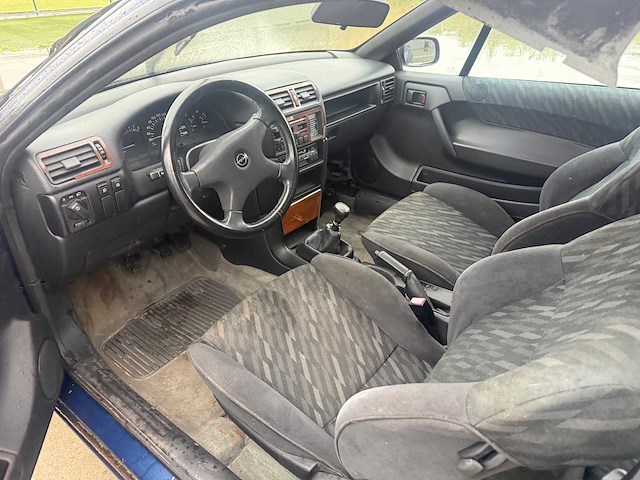 Opel - 1992 - calibra - oltimer - personenauto - afbeelding 1 van  1