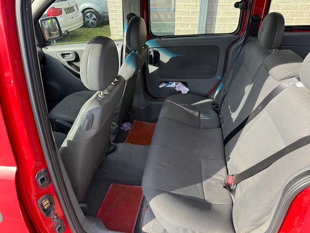 Opel - 2004 - combo - personenauto - afbeelding 2 van  32