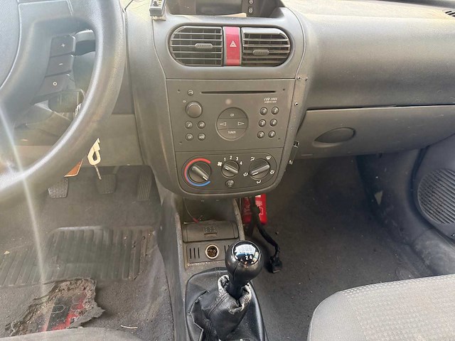 Opel - 2004 - combo - personenauto - afbeelding 6 van  32