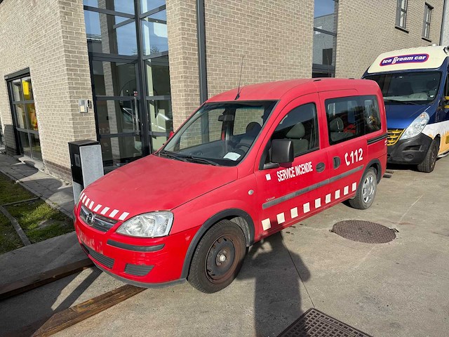 Opel - 2004 - combo - personenauto - afbeelding 12 van  32