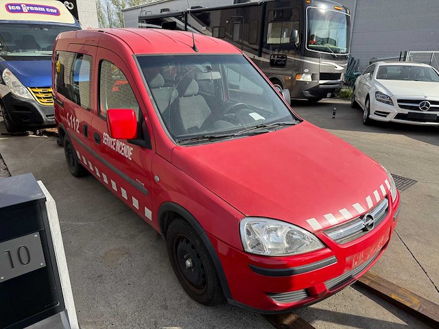 Opel - 2004 - combo - personenauto - afbeelding 28 van  32