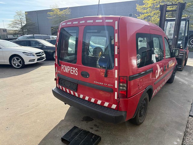 Opel - 2004 - combo - personenauto - afbeelding 30 van  32