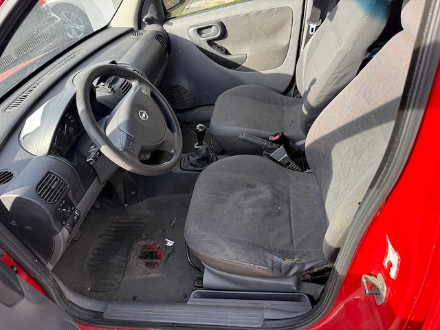 Opel - 2004 - combo - personenauto - afbeelding 4 van  31