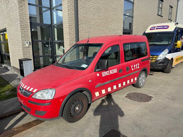 Opel - 2004 - combo - personenauto - afbeelding 1 van  31