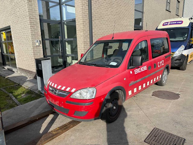 Opel - 2004 - combo - personenauto - afbeelding 23 van  31
