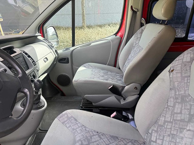 Opel - 2005 - vivaro - minibus - personenauto - afbeelding 1 van  1