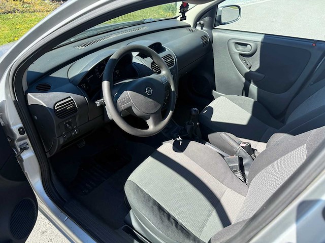 Opel - 2006 - corsa - personenauto - afbeelding 10 van  24