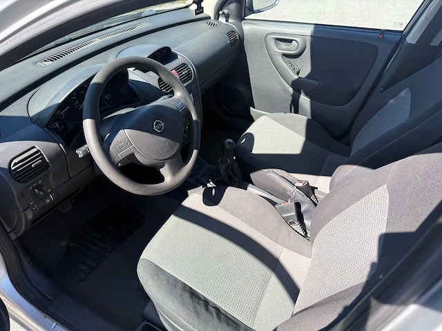 Opel - 2006 - corsa - personenauto - afbeelding 13 van  24