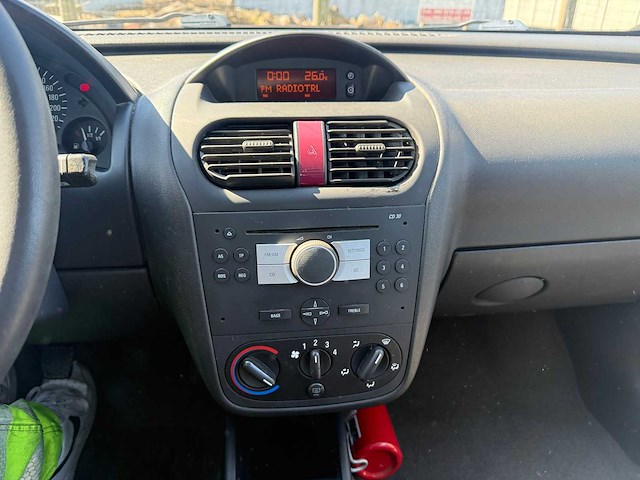 Opel - 2006 - corsa - personenauto - afbeelding 14 van  23