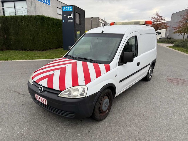 Opel - 2009 - combo - personenauto - afbeelding 12 van  21