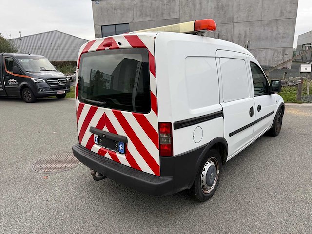 Opel - 2009 - combo - personenauto - afbeelding 19 van  21