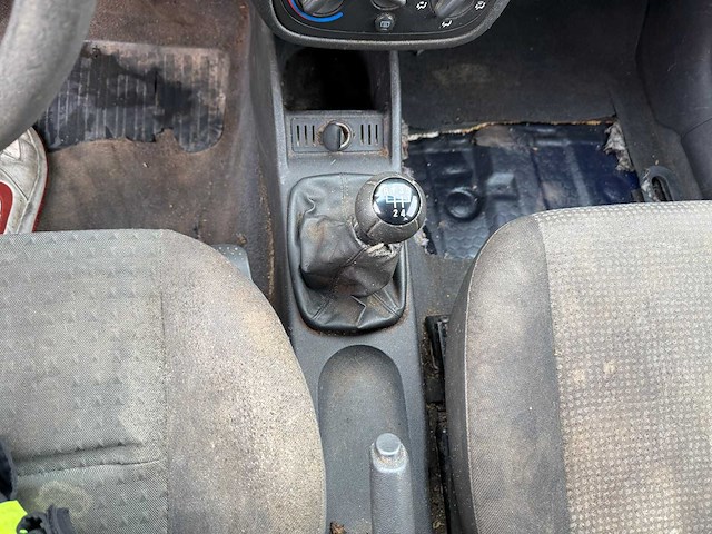 Opel - 2011 - combo - personenauto - afbeelding 10 van  22