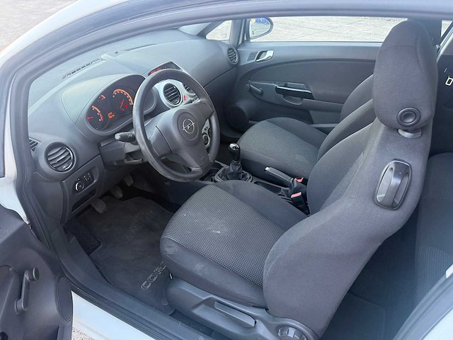 Opel - 2012 - corsa - personen - personenauto - afbeelding 9 van  26