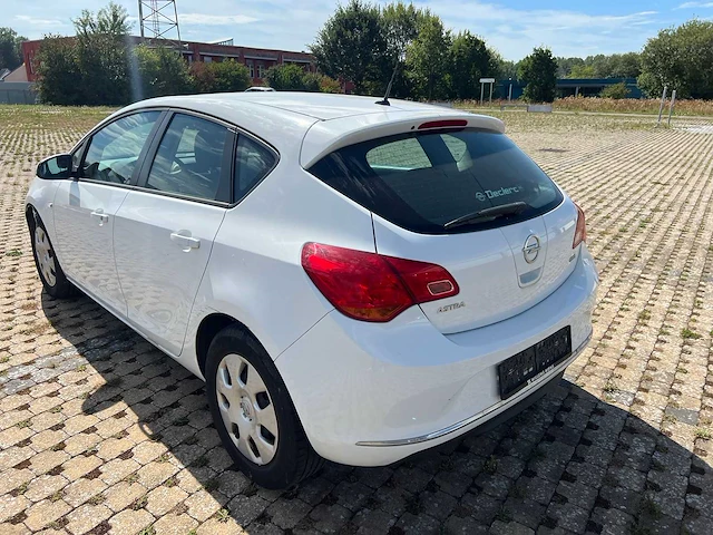 Opel - 2015 - astra - personenauto - afbeelding 16 van  24