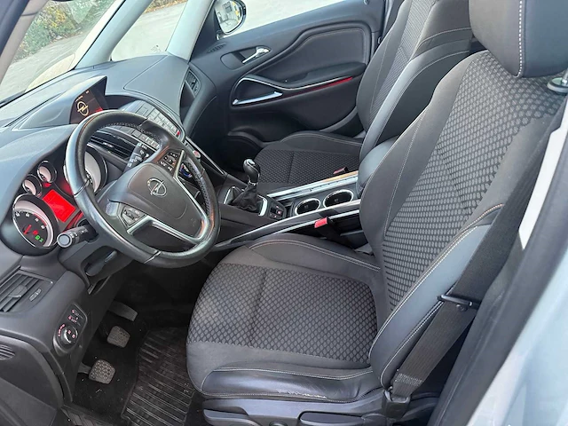 Opel - 2016 - zafira - - personenauto - afbeelding 15 van  27