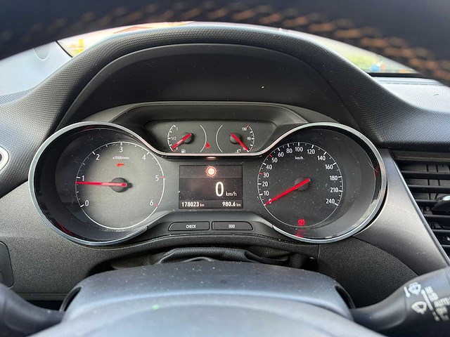 Opel - 2017 - crossland x - personenauto - afbeelding 14 van  21
