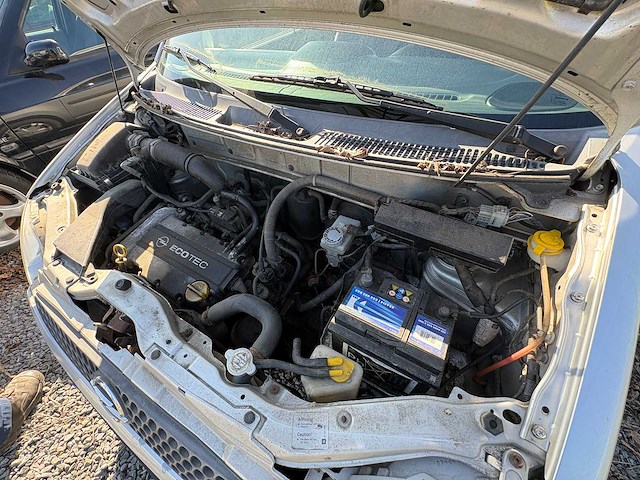 Opel - agila - 1.2-16v comfort - car - 2000 - afbeelding 2 van  9