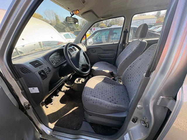 Opel - agila - 1.2-16v comfort - car - 2000 - afbeelding 18 van  26