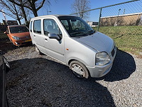 Opel - agila - 1.2-16v comfort - car - 2000 - afbeelding 15 van  26