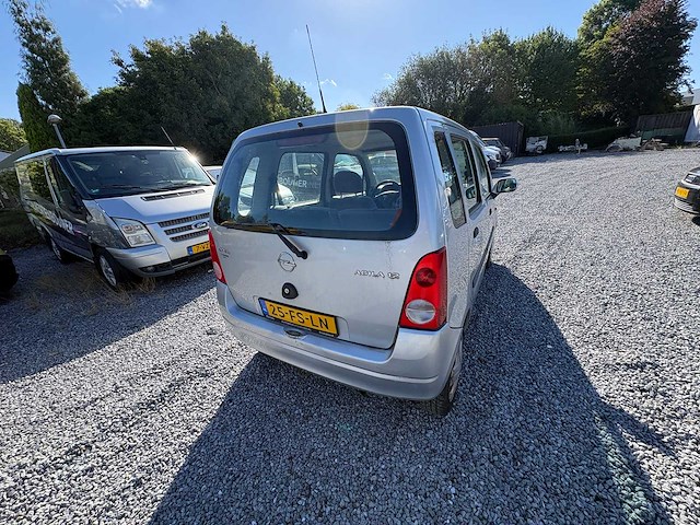 Opel - agila - 1.2-16v comfort - car - 2000 - afbeelding 4 van  24