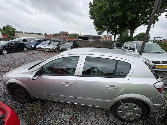 Opel - astra - 1.4 enjoy - car - 2005 - afbeelding 10 van  12