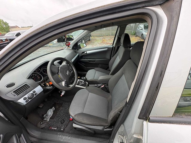 Opel - astra - 1.4 enjoy - car - 2005 - afbeelding 11 van  12