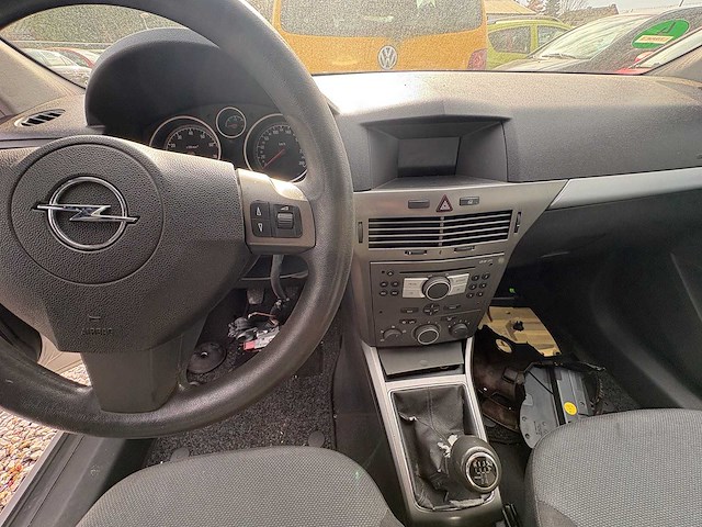 Opel - astra - 1.4 enjoy - car - 2005 - afbeelding 2 van  13