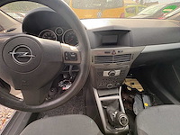 Opel - astra - 1.4 enjoy - car - 2005 - afbeelding 2 van  13