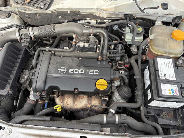 Opel - astra - 1.4 enjoy - car - 2005 - afbeelding 4 van  13