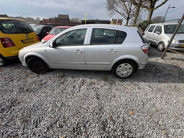 Opel - astra - 1.4 enjoy - car - 2005 - afbeelding 11 van  13