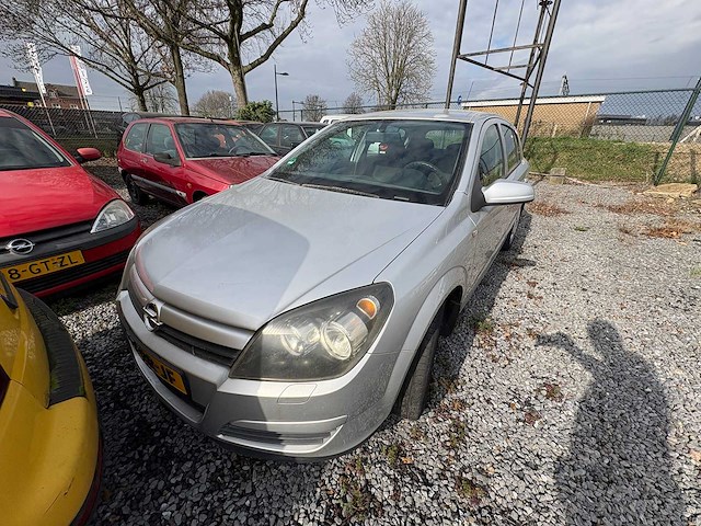 Opel - astra - 1.4 enjoy - car - 2005 - afbeelding 13 van  13