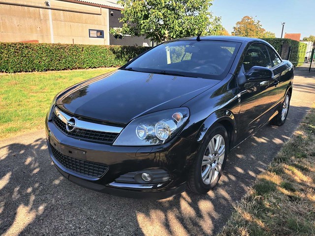 Opel - astra - car - 2010 - afbeelding 11 van  17