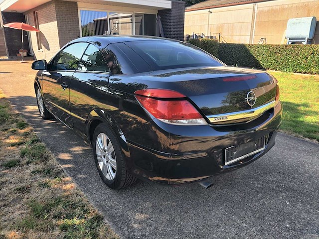 Opel - astra - car - 2010 - afbeelding 15 van  17
